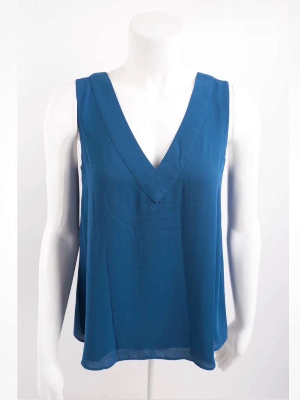 Lilly Pulitzer Royal Blue V-Neck alani Tank. NWT $88